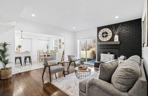 Newly Renovated Modern Farmhouse - Foto 1