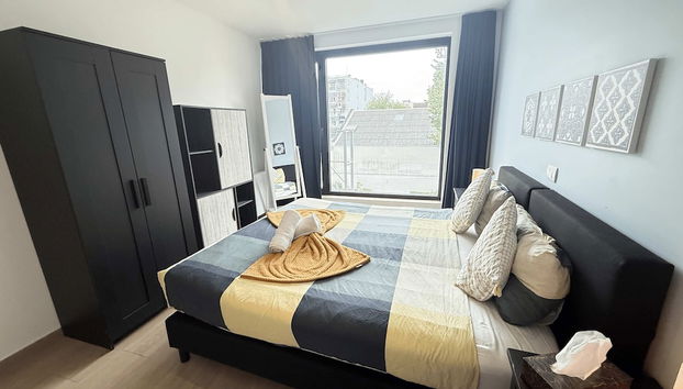 Spacious 3BR 2/5 BA Near Diamond District by Oneluxstay - Foto 4, Esterni