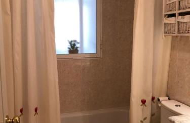 Bonito apartamento con jardín, piscina y aparcamiento gratuito - Photo 14