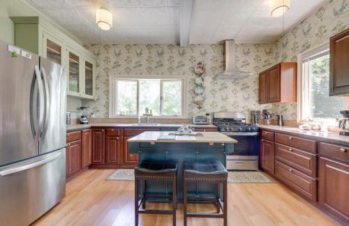 2-Acre Property Victorian Home in Brownville! - Foto 9