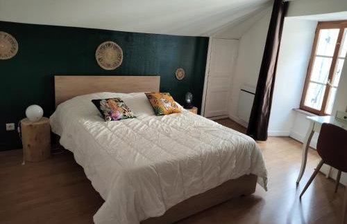 Appartement spacieux en centre ville de Besse - Foto 4