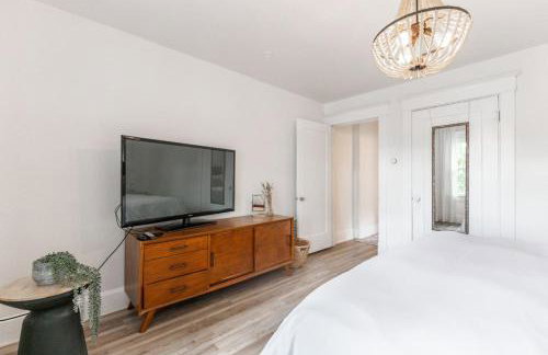 6 Bedroom Duplex Sleeps 14 Close to Lucas Downtown - Photo 32