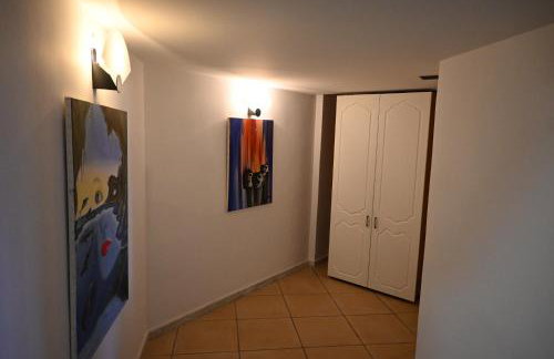 Tranquil Infinity Pool Getaway (private jacuzzi and steam bath, pool, garden, sea and city views) - Foto 42