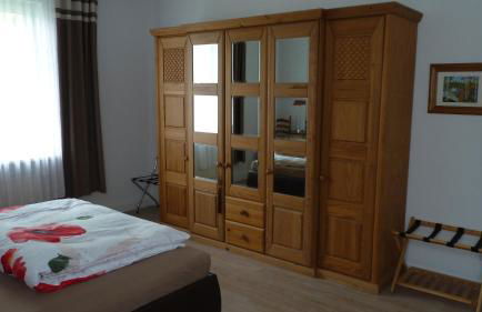 Ferienwohnung & Apartment Kunsthaus Panorama mit Balkon - Photo 10