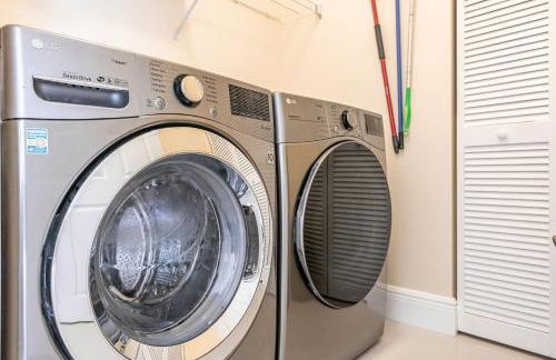 Tropical Oasis with Heated Pool - Photo 12