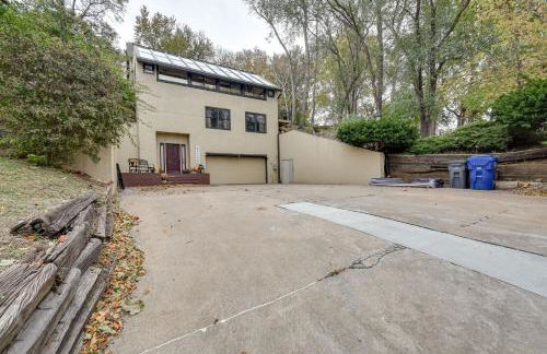 Large Home with Game Room, 4 Mi to Mississippi River - Foto 32