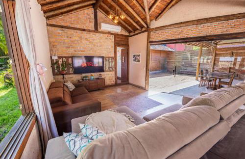 Casa Rústica com Piscina Privativa, Banheira de Hidromassagem, Ar-Condicionado, Pet friendly - Refúgio na Natureza a 5 Minutos do Centro de Imbituba, Perfeita para Famílias e Grupos - Photo 31