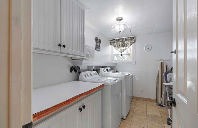 Victorian Manor In Paso Robles Wine Country + Pool, Hot Tub, Firepit, Tennis Court Sleeps 28 - Photo 17