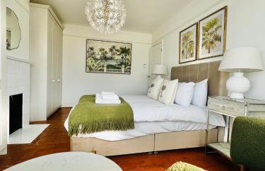 Modern 5 Bed 3 Bath House - Photo 17