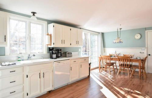 Peace and Quiet & Spacious Back Deck - Foto 9