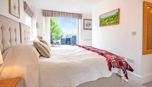 Crow's Nest Penthouse Apartment with Free Spa Access - Foto 3