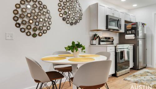 Near BBQ, Coffee More in Brentwood Pet-Friendly 2BR 1BA Condo By Austin Vacay - Foto 3