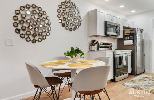Near BBQ, Coffee More in Brentwood Pet-Friendly 2BR 1BA Condo By Austin Vacay - Foto 3