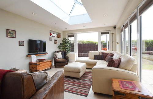 Air Maison - Stunning House in Clanfield Family and Remote Workers Friendly - Foto 2