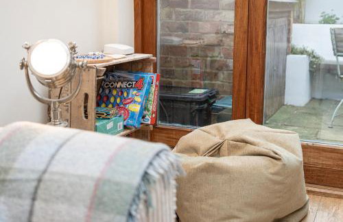 The Coach House - Beautiful Home in Cheltenham! - Photo 39