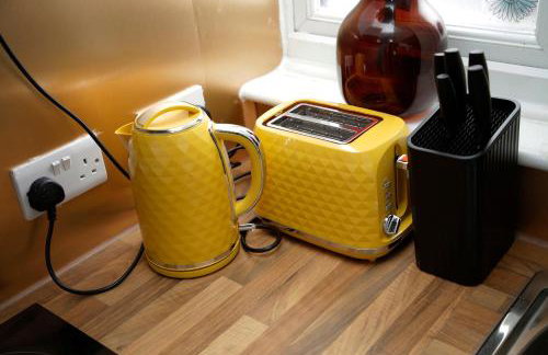 PrimeLuxe Stays - Modern 1BR Apartment with Private Garden Sleeps 4 Near ExCeL and London City Airport - Photo 25