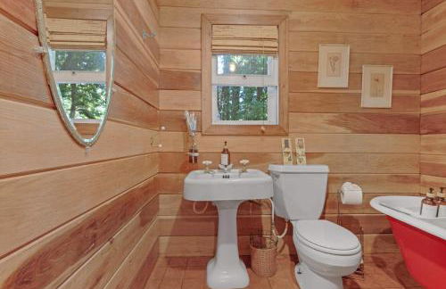 Cozy Riverfront Cabin Just Steps to the Russian River with Beach Access & Wood Stove - Foto 22