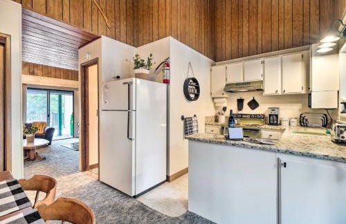 Pinecrest Retreat with Fireplace! - Photo 8