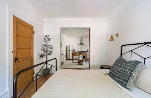 Stay Portland - The Câlin Suite - Posh Local Boutiques & Eateries - Foto 9