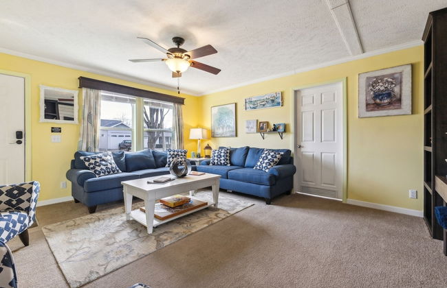 Sunsets & Serenity: Port Clinton Waterfront Stay 3 Bedroom Home - Photo 18