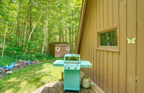 A-Frame Cabin with Furnished Deck in Becket! - Foto 25