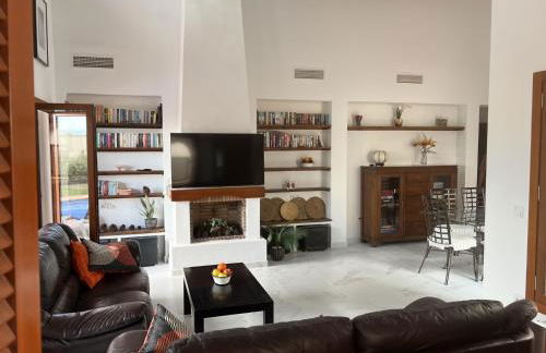 Modern 3 Bedroom Villa with Pool & Garden, Ideal for Families - Foto 24