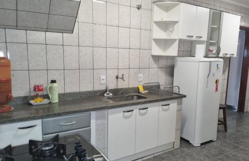 Casa com dois quartos,dois banheiros,sendo um, uma suíte,sala de estar cozinha e garagem - Foto 31