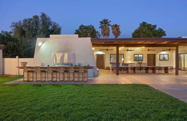 Starlight Estate by Avantstay 26 People! Architectual Mansion w/ Pool, Tennis Court, Game Room - Photo 56