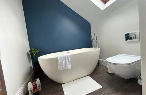 Beautiful and spacious 2 bed, 2 bath apartment bordering Fulham and Chelsea - entire apartment with private entrance - Foto 4