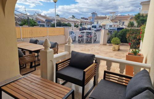 Tranquil Bungalow Retreat - Photo 5