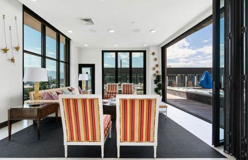 10thFloor CityView HotTub,Pool,Gym,Parking,King Bed - Foto 33