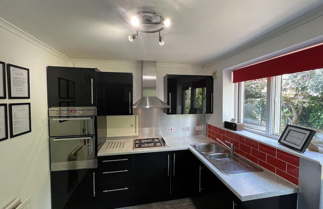 3 Bedroom Bungalow Moelfre- Private Garden,parking - Photo 11