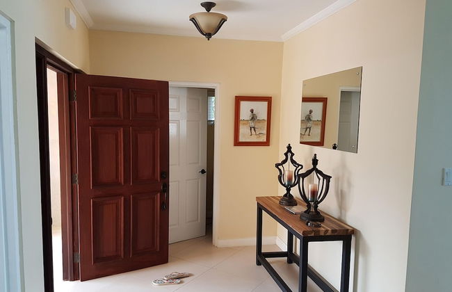 Je Suis Jamaica - 4 B R Beachfront Villa w Staff - Photo 15