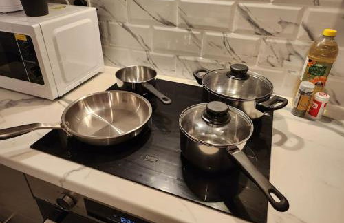 SuperValue Suite 6 - Fast WiFi, Hotel Linen, Keyless Entry, City only 10 Mins - BY PROPERTY PROMISE - Foto 9