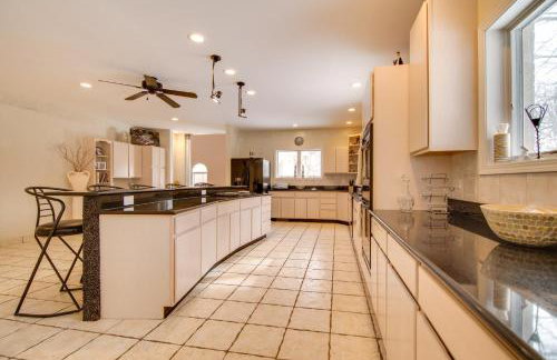 Hot Tub and Sauna Hoffman Estates Villa in Elgin! - Foto 7