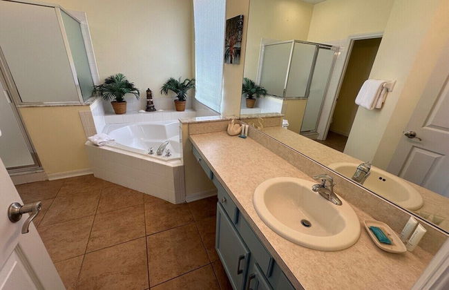 South Facing Pool Home - Room for the Whole Family! - Photo 19