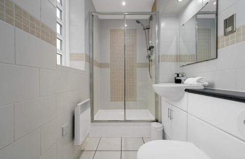 Modern Apartment, Free Parking by City SuperHost - Foto 10