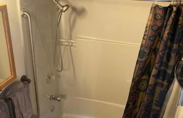 Rocky Mountains Nature Escape: Amazing Log Cabin with a Hot Tub in Darby, MT - Foto 15