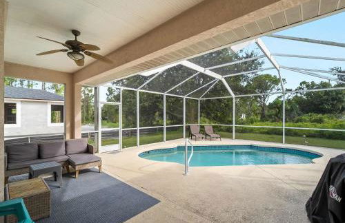 Tranquil & Spacious Family Retreat Swimming Pool - Foto 32