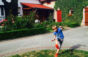 Top-moderne Ferienwohnung und Apartments auf früherem wunderschönen Bauernhof im Elbe-Elster-Kreis in Brandenburg bei Herzberg-Elster, Schönewalde, Holzdorf - Foto 20