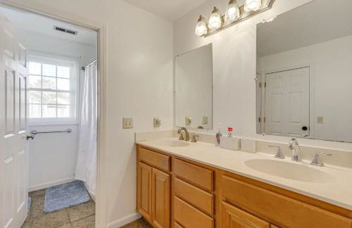 3 Mi to Dtwn Worcester! Spacious 2-Story Townhome! - Foto 16