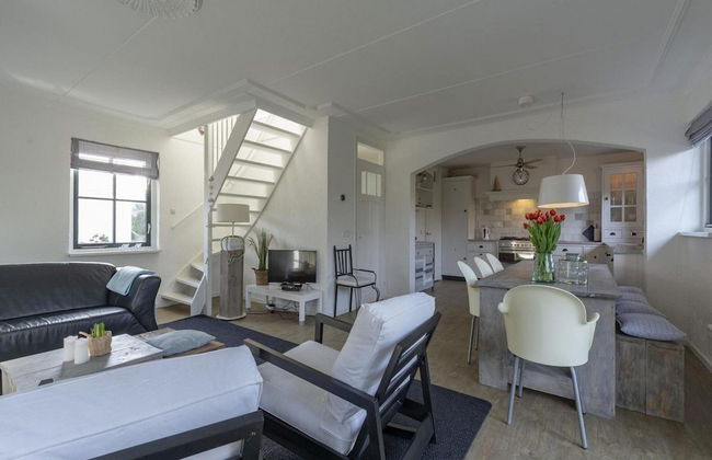 Beautifully Situated Luxury Villa on the Water - Foto 65