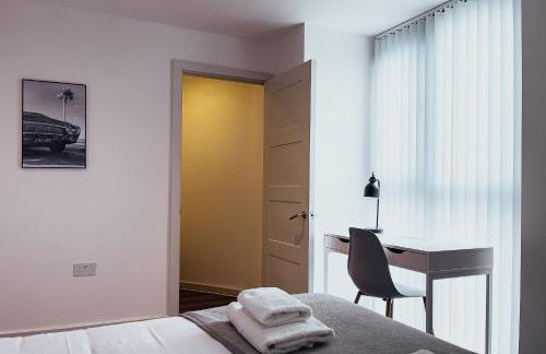 Modern 1-Bedroom Apartment near Kew Gardens with Free Parking & Workspace - Foto 12