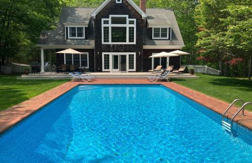 4 bedroom East Hampton home with large heated pool - Foto 1