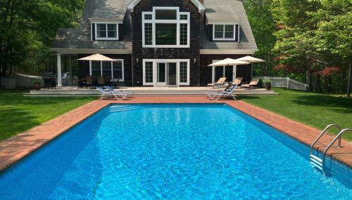 4 bedroom East Hampton home with large heated pool - Foto 1