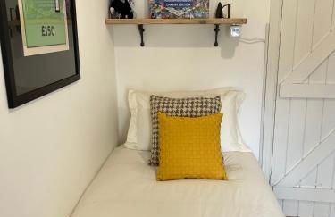 Spacious 4 Bedroom Farmhouse - Photo 47