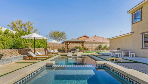 GAMEROOM, King Beds, Movie Projector, Heated Saltwater Pool, Golf and Games! - Foto 1, sunbed