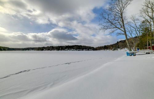BBQ Ready Lakeside Milford Home with Paddleboat - Foto 43