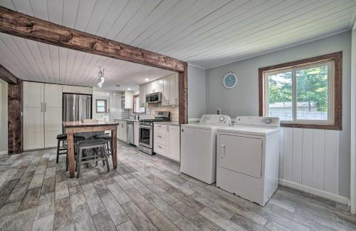 Prudenville Retreat with Yard about 1 Mi to Lake! - Foto 8