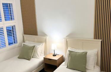 Modern Spacious 4 Bedroom Home in Greater Ldn With Garden & Parking - Photo 5